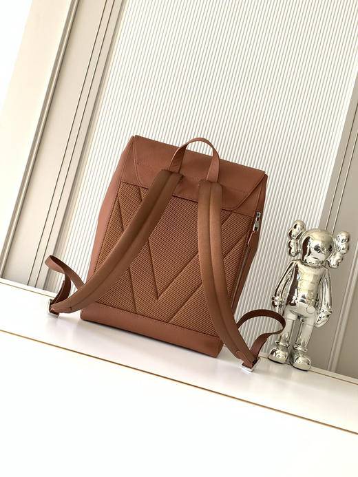 秋冬特惠💰1600 渠道级LV【全钢五金 原厂皮MB163c01变码芯片】te级LV 全套包装 M26023棕色 Fastline 大号双肩包 商品图2