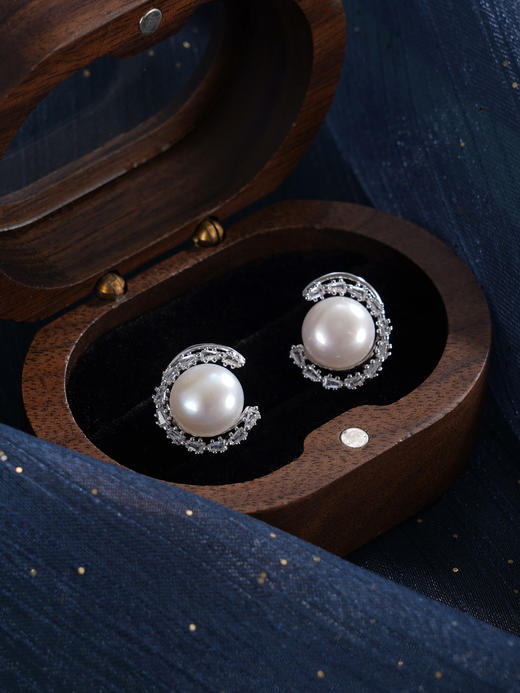子佩集【浪漫弦月】银S925珍珠惜王妃耳钉【SPE0630004】10mm珠半环馒头珠2601 商品图5