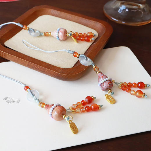 【锦年·珊瑚玉葫芦流苏挂件】颜色随机 天然珊瑚玉葫芦挂件包包挂钥匙扣手机挂 喜财纳福福禄葫芦挂饰有、 商品图1
