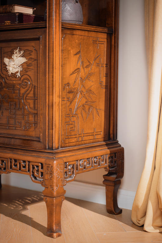 独角鹿西洋古董1890年代法国出品东方风格花卉主题祥纹镂雕装饰多宝阁式展柜 商品图8