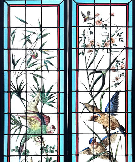 独角鹿西洋古董19世纪末法国新艺术风格时期著名画师Henri Curcier签名出品异域花鸟主题彩绘玻璃花窗一对 商品图2