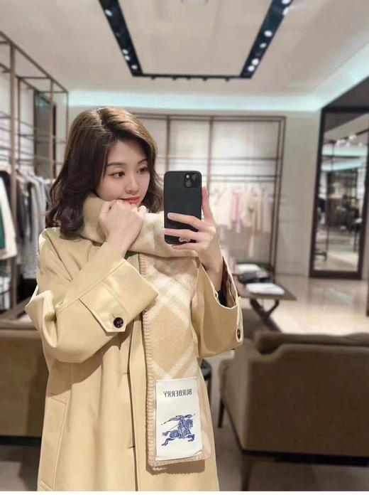 秋冬特惠💰300 巴宝莉围巾 低调的奢侈感 柔美精英高手级别的时髦感围巾 商品图0