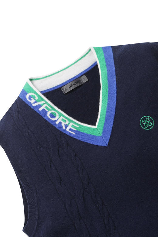 羊毛针织男士背心来了！针织背心超级百搭，并且特别适合打造好驾驭的跨季造型！款式大气配色绝佳，羊毛羊绒混纺纱线带来独特的质感和视觉效果，球队配在球场养眼又高级！ 商品图4