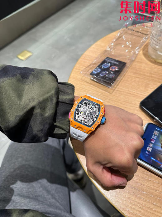 RM理查德米勒RM35-03系列 NTPT碳纤维壳 已发布5款产品 男士腕表 采用定制一体机 正面可看到摆轮摆动 纤薄壳套13.5mm 商品图5