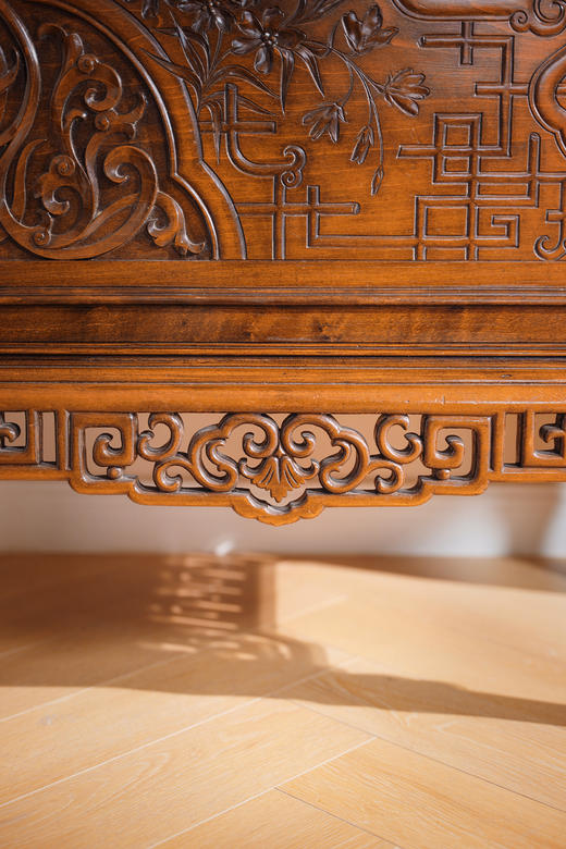 独角鹿西洋古董1890年代法国出品东方风格花卉主题祥纹镂雕装饰多宝阁式展柜 商品图6