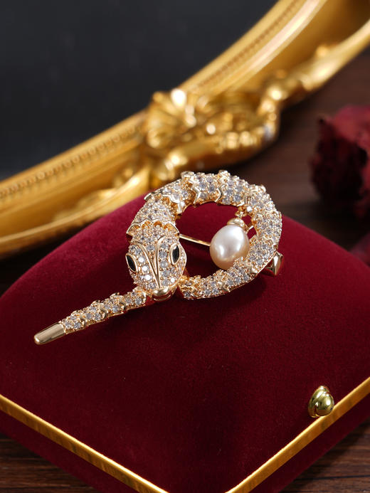 子佩集【宝珠灵蛇】珍珠惜王妃胸针【ZXXZ009】7.5mm珠镀金衔尾蛇2601 商品图7
