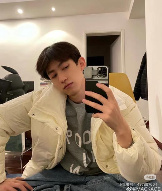 一店d 迈凯奇第三款羽绒服福利 ❗️之前收过的都懂我们的品质 不多说了 这次安排的轻云朵系列
说实话我给你们的真的价格有点狠 毕竟之前出厂六七百的东西哦 商品图5