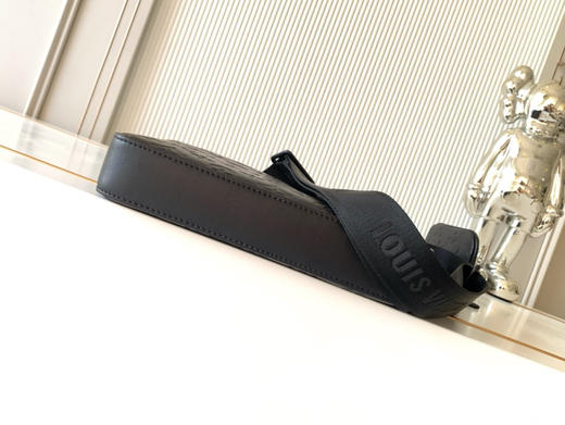 秋冬特惠💰1300 渠道级LV【全钢五金 MB163c01变码芯片】te级LV 全套包装 M69827全皮压花 DUO 邮差包 商品图3