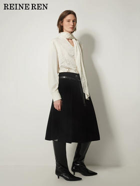 围巾领褶皱衬衫