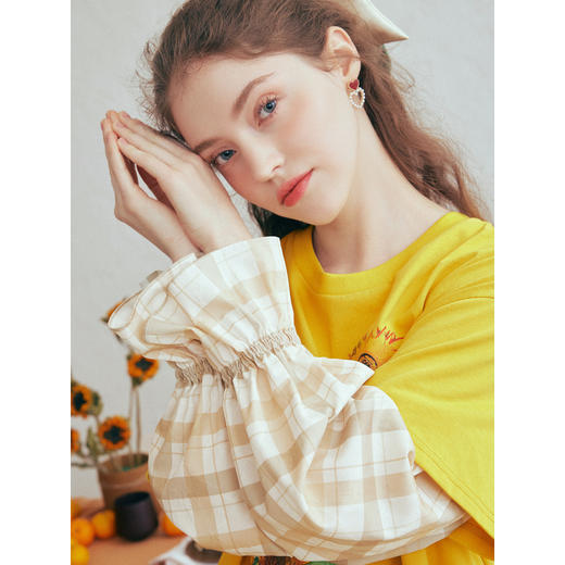 两三事梵高文艺轻氧漫游2026春季新款格子拼接袖假两件印花t恤女 商品图2