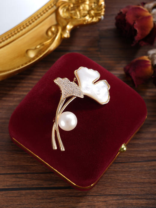 子佩集【杏运相伴】珍珠惜王妃胸针【ZXXZ001】10.5mm珠镀金银杏叶2601 商品图2