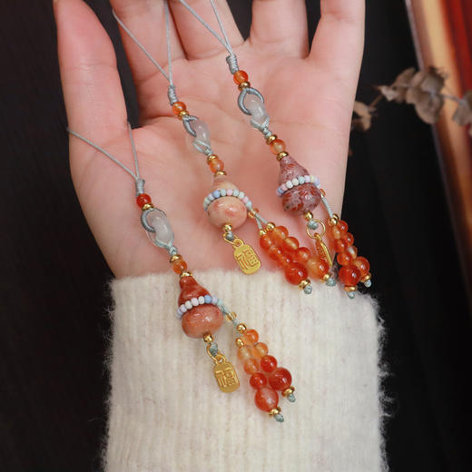 【锦年·珊瑚玉葫芦流苏挂件】颜色随机 天然珊瑚玉葫芦挂件包包挂钥匙扣手机挂 喜财纳福福禄葫芦挂饰有、 商品图0