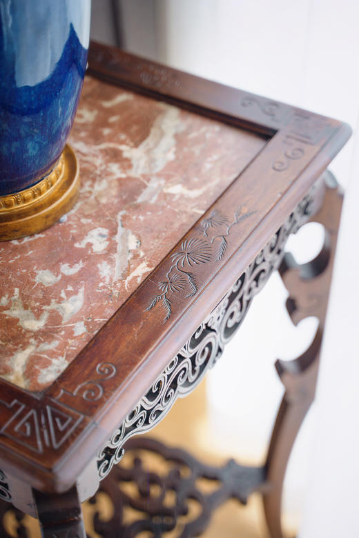 独角鹿西洋古董19世纪法国出品VIARDOT东方风格瑞兽造型铜鎏金精雕装饰吉祥回纹硬木镂雕嵌棋盘格大理石台面花几 商品图3