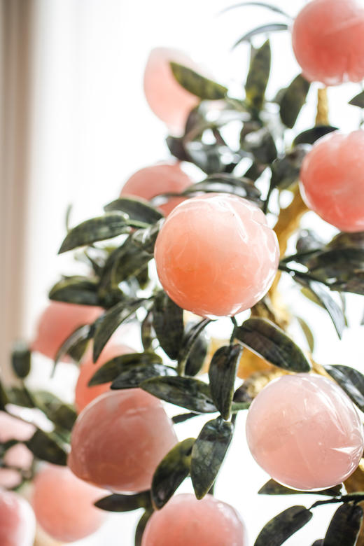 【已售】独角鹿西洋古董中国出品宝相花纹景泰蓝盆装饰「粉晶仙桃」珍宝像生盆景一对 商品图5