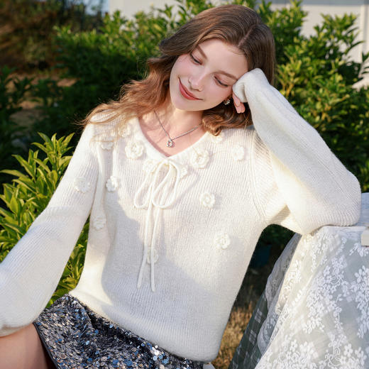 三彩2026春季新款立体花朵毛衣绒感V领毛衫宽松套头长袖M 商品图3