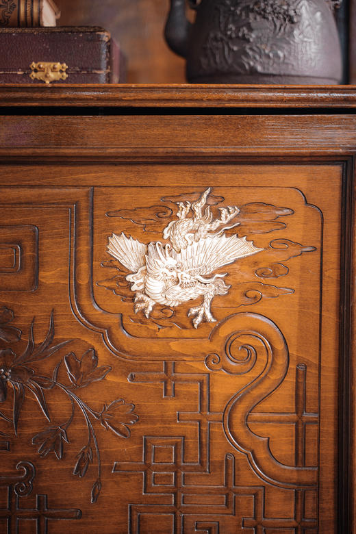 独角鹿西洋古董1890年代法国出品东方风格花卉主题祥纹镂雕装饰多宝阁式展柜 商品图5