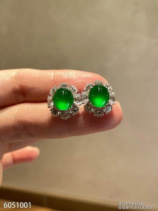 老坑玻璃种帝王绿蛋面耳钉【6051001】具体价格微信咨询 商品图1