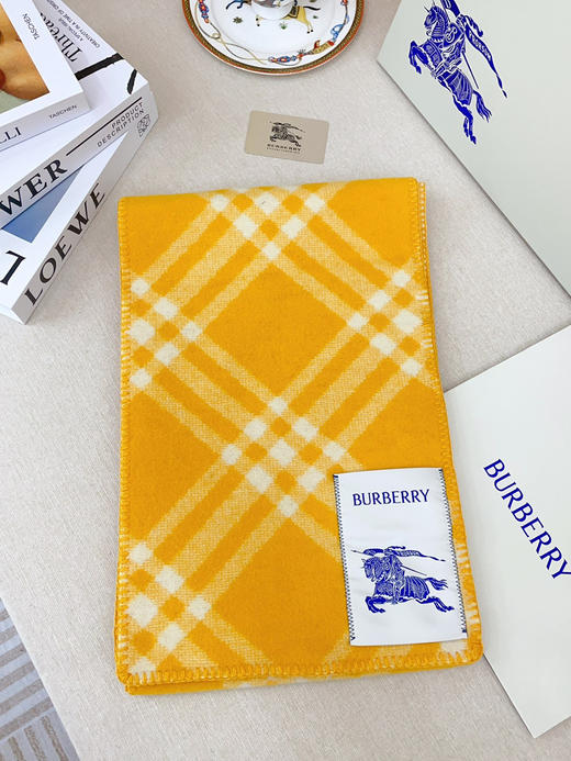 秋冬特惠💰300 巴宝莉围巾 低调的奢侈感 柔美精英高手级别的时髦感围巾 商品图3