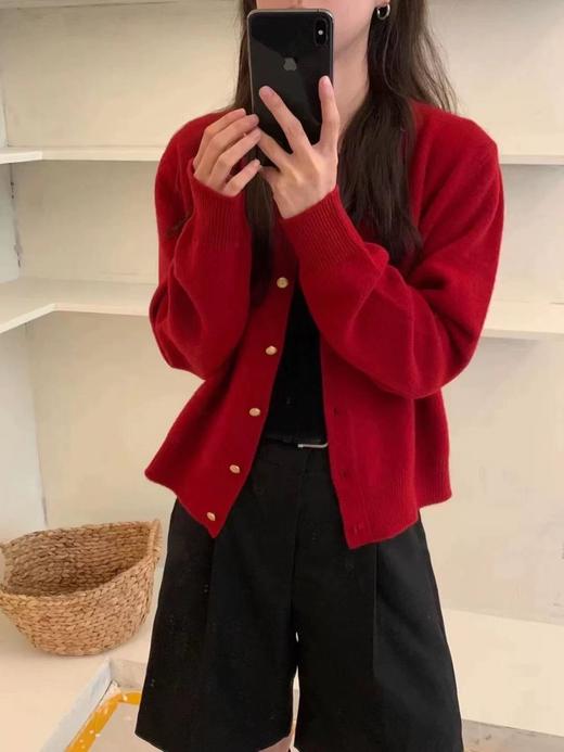 😎【岚可可新年红色小马提花毛衣&马甲系列】 ❤️复古红真的太有节日氛围感了～ 👍秋冬穿这种红有多显🥰白亮眼姐妹们应该知道!! 🔺Jue 对不撞款！不是烂大街的那种网红款！ 商品图1