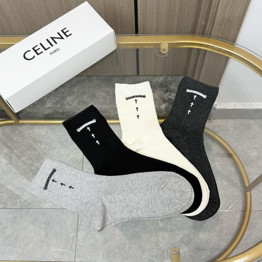 秋冬特惠💰140【一盒四双】克罗心高版本袜子 ～好看到爆炸 克罗心袜子 双针烫印中筒袜 商品图3