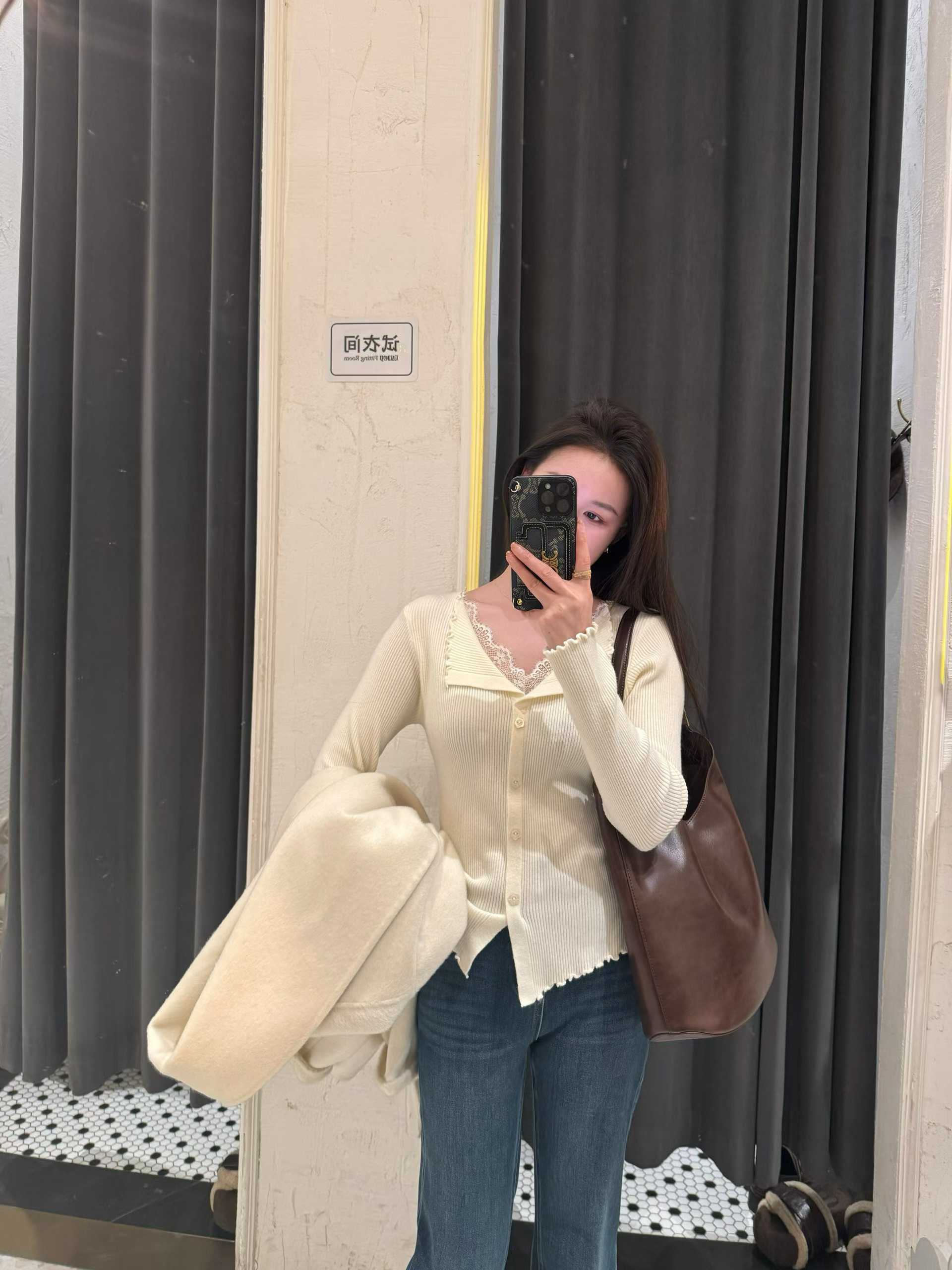 【门店同款】ENJOY冬季“暖冬软糖”温柔蕾丝拼接上衣 167743519