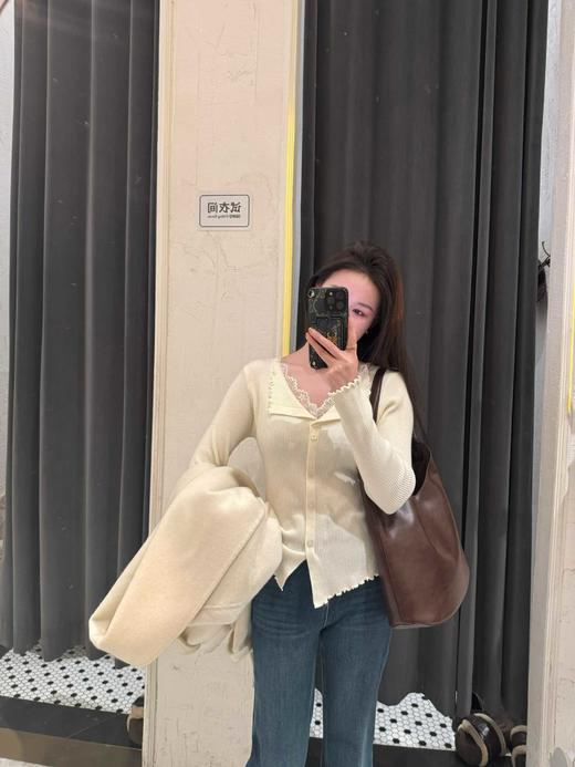 【门店同款】ENJOY冬季“暖冬软糖”温柔蕾丝拼接上衣 167743519 商品图0