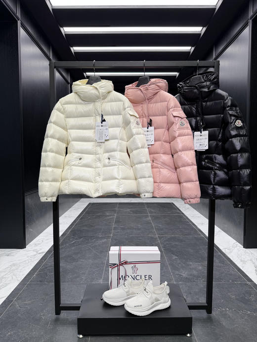 蒙口 小蛮腰Barante女士连帽短款羽绒夹克外套 商品图0