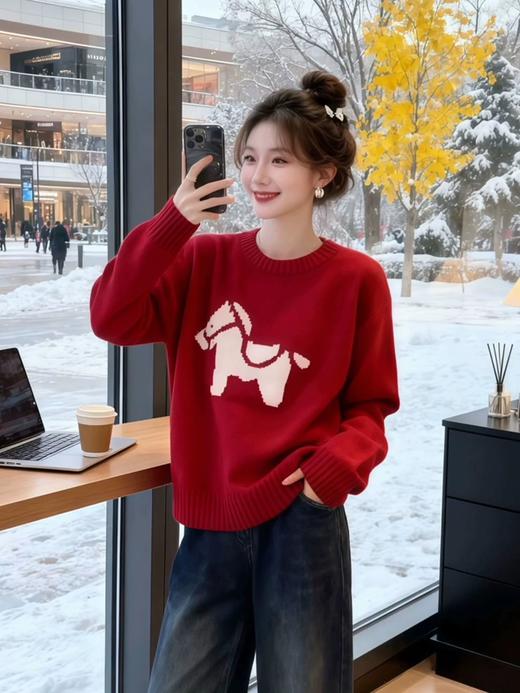 😎【岚可可新年红色小马提花毛衣&马甲系列】 ❤️复古红真的太有节日氛围感了～ 👍秋冬穿这种红有多显🥰白亮眼姐妹们应该知道!! 🔺Jue 对不撞款！不是烂大街的那种网红款！ 商品图2