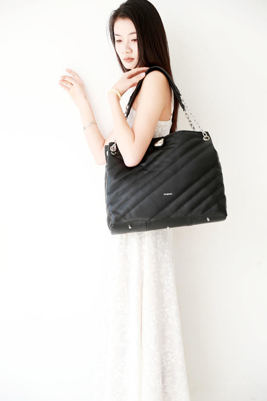 饮奶小牛皮托特包，大号链条包。复古电镀五金大容量女包E010888 商品图0