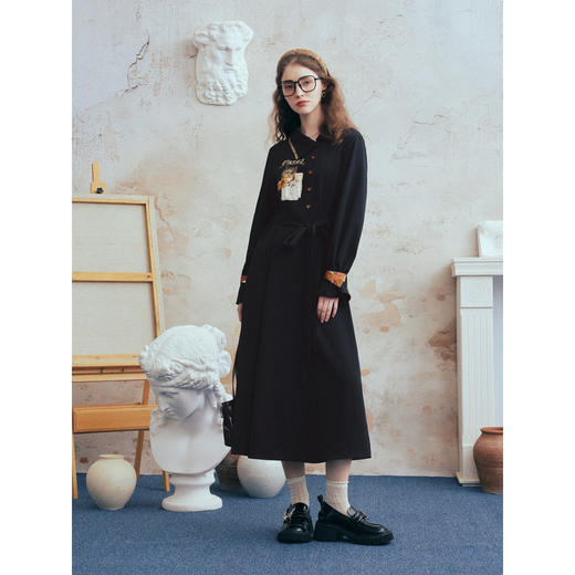 两三事梵高文艺夜莺诗行2026春新款印花贴布刺绣不对称翻领连衣裙 商品图1