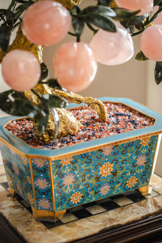 【已售】独角鹿西洋古董中国出品宝相花纹景泰蓝盆装饰「粉晶仙桃」珍宝像生盆景一对 商品图6