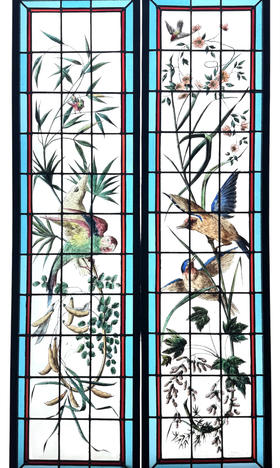 独角鹿西洋古董19世纪末法国新艺术风格时期著名画师Henri Curcier签名出品异域花鸟主题彩绘玻璃花窗一对