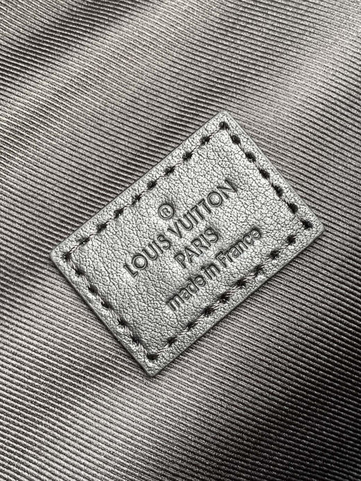 秋冬特惠💰1350 渠道级LV【全钢五金 MB163c01变码芯片】te级LV 全套包装 M44388 压花大号 此款 Discovery 腰包 商品图8