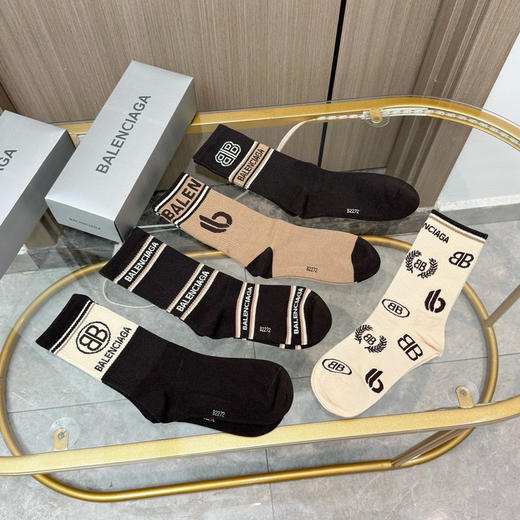 秋冬特惠💰130【一盒五双】巴黎世家袜子 好看到爆炸的高筒袜 男女款 商品图2