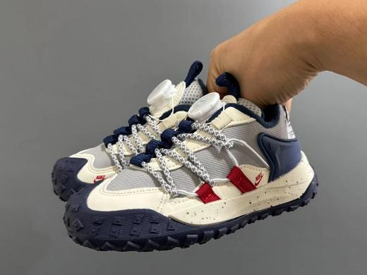 福利款~ 耐克Nike加绒款登山鞋儿童老爹鞋 内里保暖绒特别的细腻亲肤，上脚不会有扎脚的感觉和任何不适~ 旋钮科技设计，一提即开，一旋即紧，便携好穿脱！ 商品图0