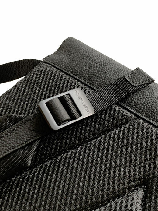 秋冬特惠💰1600 渠道级LV【全钢五金 原厂皮MB163c01变码芯片】te级LV 全套包装 M15262黑色 Fastline 大号双肩包 商品图5