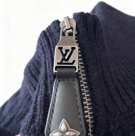 v的羊毛羊绒混纺的针织衫。 商品图12