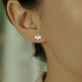 Oflye潮流饰品  S925银白贝母小马耳钉女新款精致高级感锆石轻奢马年耳饰气质耳环