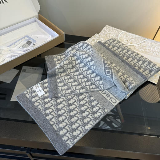 秋冬特惠💰260 大D家经典秋冬款围巾 针织双面提花风格 商品图3