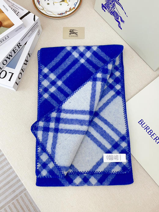 秋冬特惠💰300 巴宝莉围巾 低调的奢侈感 柔美精英高手级别的时髦感围巾 商品图3