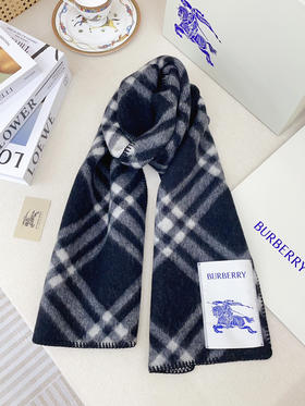 秋冬特惠💰300 巴宝莉围巾 低调的奢侈感 柔美精英高手级别的时髦感围巾