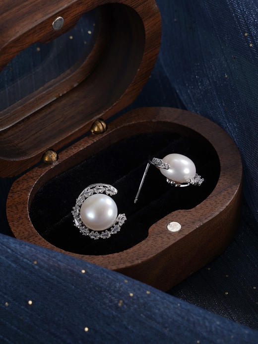 子佩集【浪漫弦月】银S925珍珠惜王妃耳钉【SPE0630004】10mm珠半环馒头珠2601 商品图4