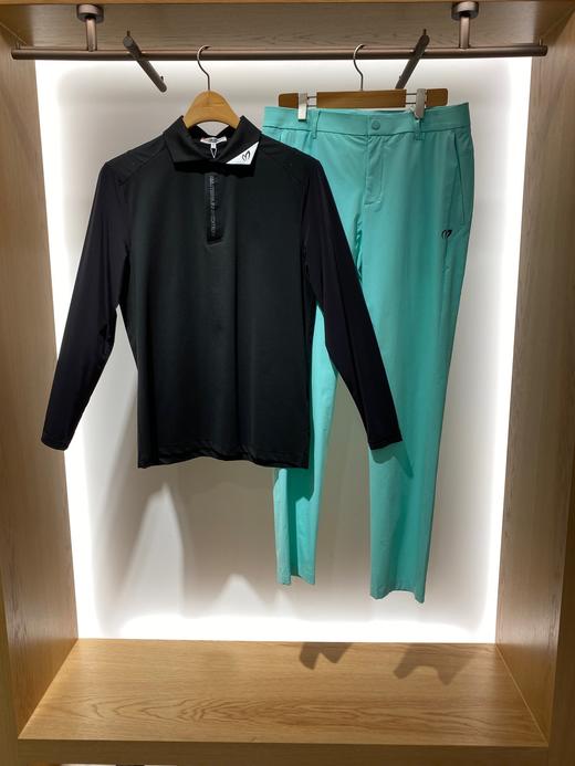 春夏新款男士轻薄防晒长袖上衣来了！本季最新款，属于百搭好穿的那一卦，功能面料轻薄透气不会粘身又可以防晒，本季新色很显白也很显魅力的薄荷绿，与女士同色，整体一体色加领口贴钻设计，更是引人夺目！ 商品图3