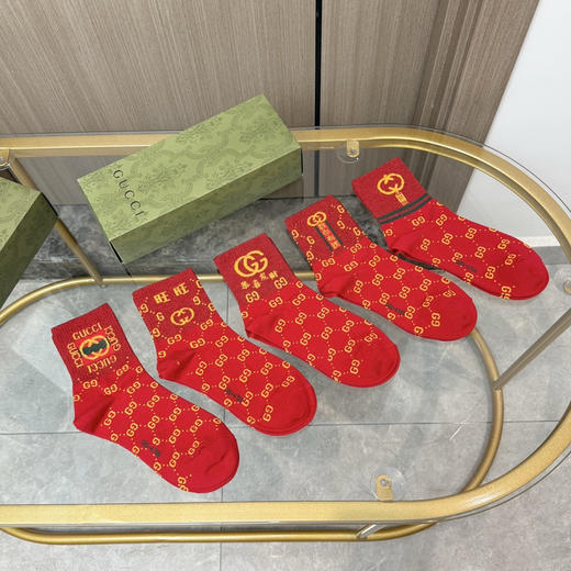 秋冬特惠💰130【一盒五双】古驰袜子 新年福利来了 · 红红火火过新年 新品当红炸街款中筒男女款袜子 商品图1