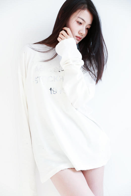 亮面闪钻tee，做旧字母长袖。正肩宽松设计情侣款圆领上衣E010866 商品图0