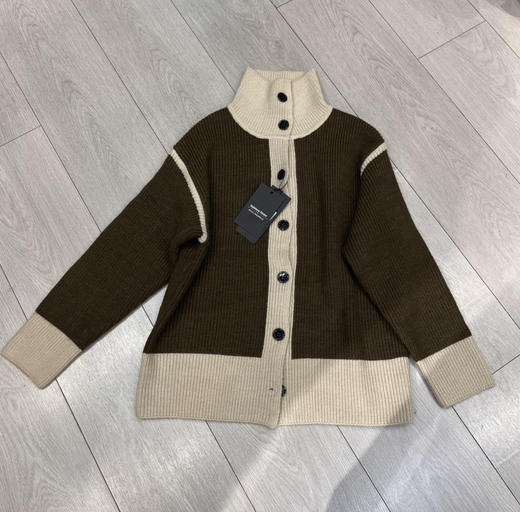 重磅福利🧧新款chic撞色简约设计感宽松型开衫针织毛衣外套，均码90-135可穿（模特图仅供上身参考，以实拍图准） 商品图3