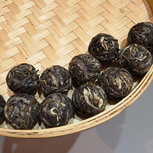 【马年必囤-班章王-老曼峨】西双版纳樶古老的布朗族古寨！2025年头春头采，核心产区古树单株！苦尽甘来，茶气十足！净含量：33颗！ 商品图3