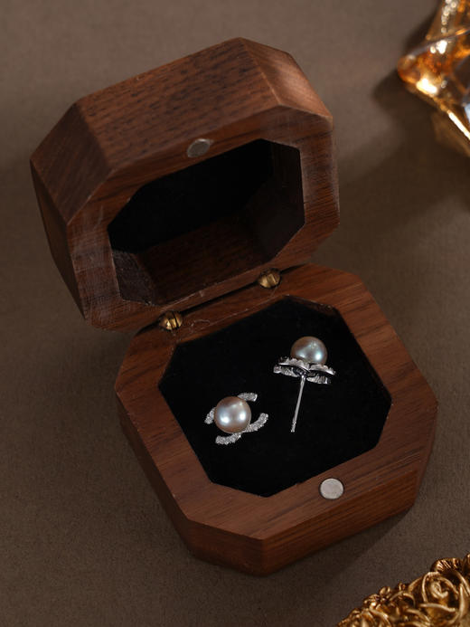 子佩集【可可佳人】银S925珍珠惜王妃耳钉【MZEH003】6.5mm珠双C灰绿珠2601 商品图3