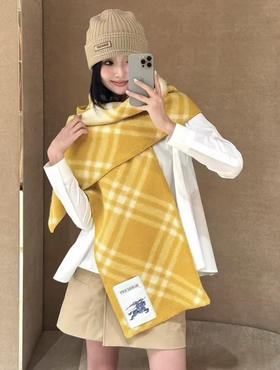 秋冬特惠💰300 巴宝莉围巾 低调的奢侈感 柔美精英高手级别的时髦感围巾