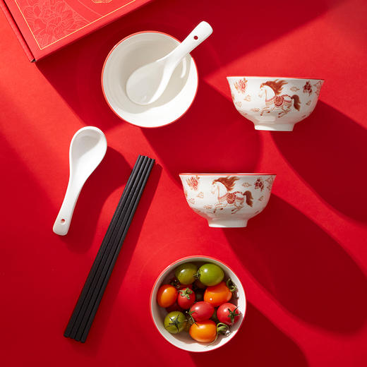 热卖！马年开运餐具！【星*克合作品牌】共禾京品 祥骏呈瑞新年餐具套装 新年换新碗 餐盘/小碗 精美礼盒包装 12件组/16件组 商品图9